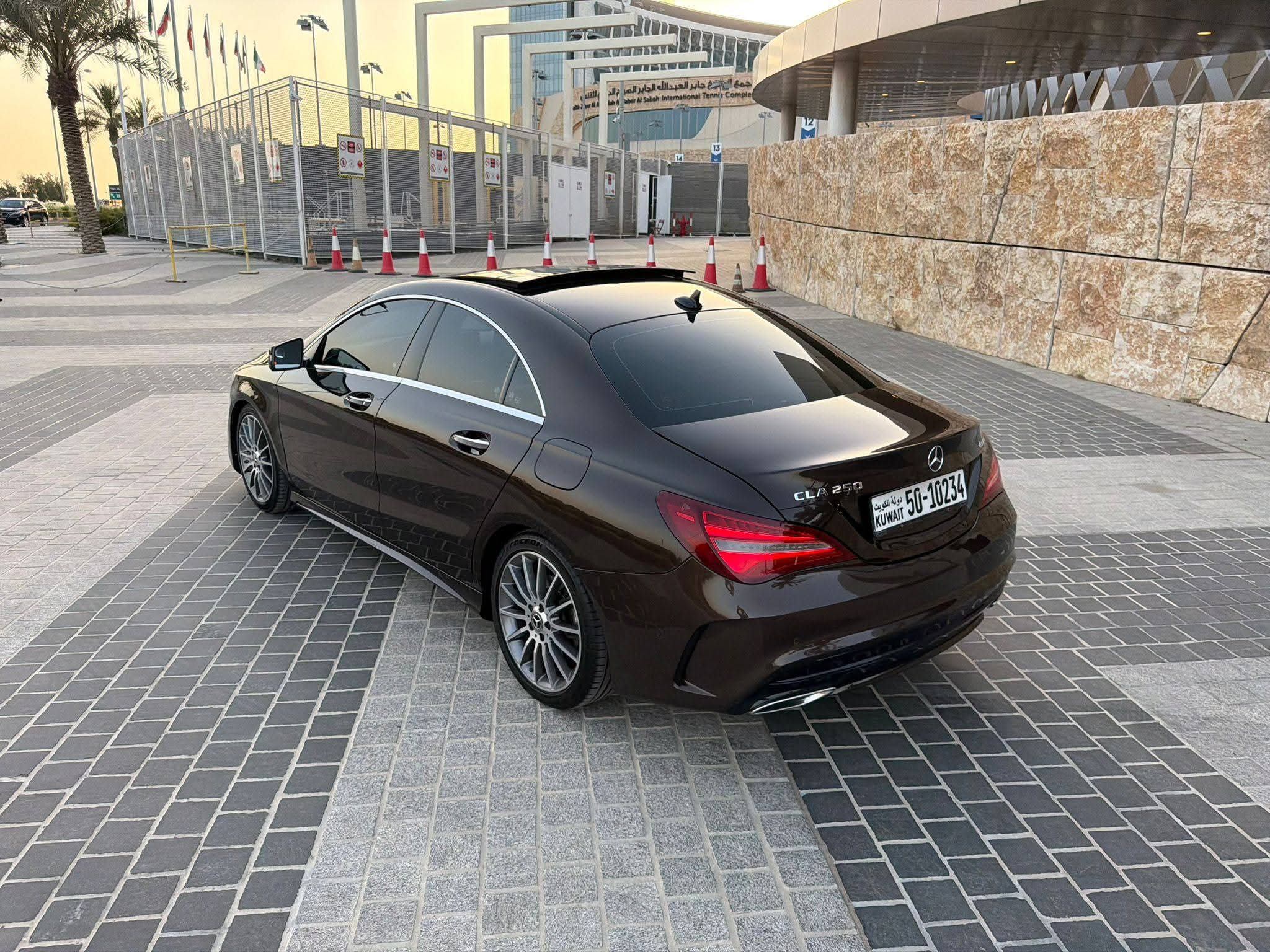 للبيع سياره مرسيدس CLA 250 مديل ٢٠١٨ - صورة 10