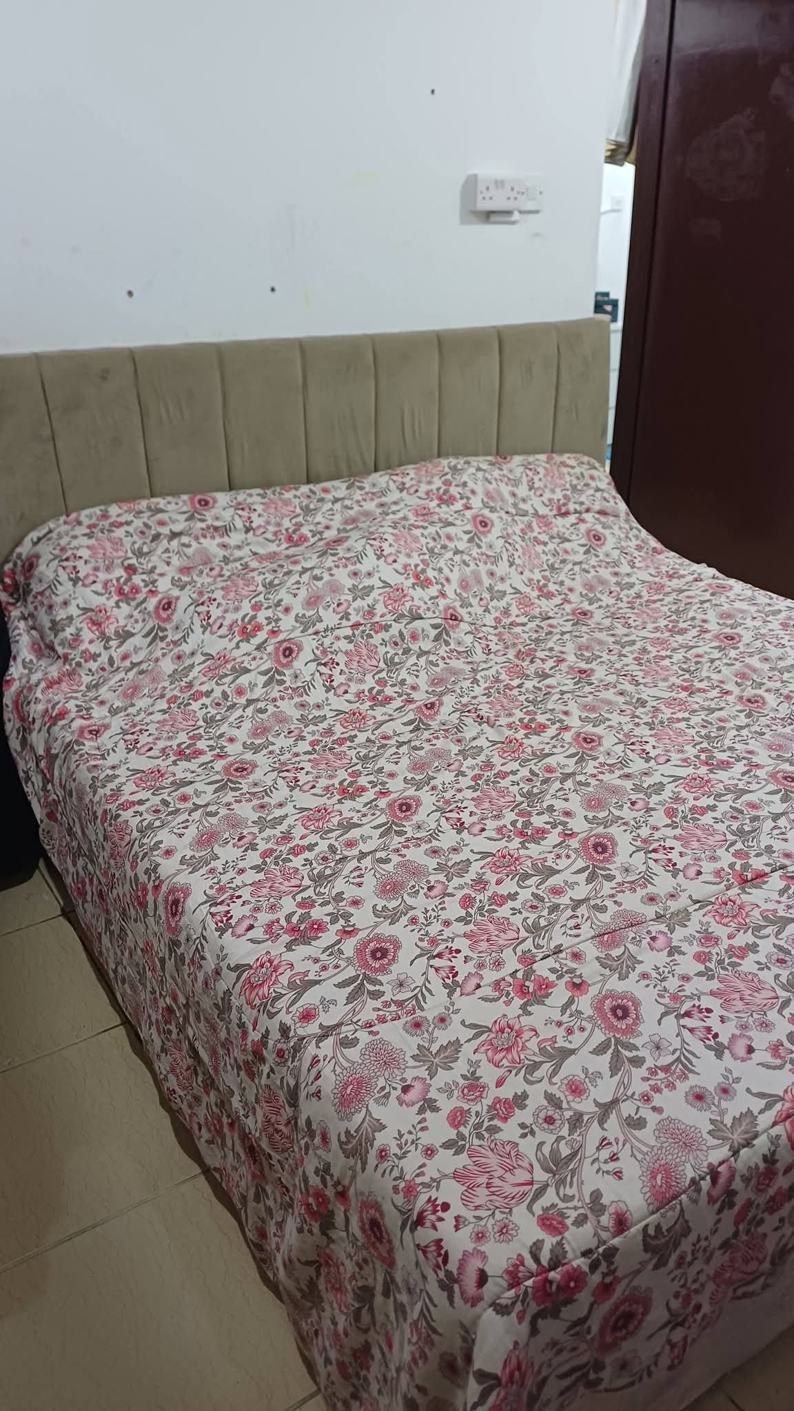 غرفة نوم للبيع - صورة 1