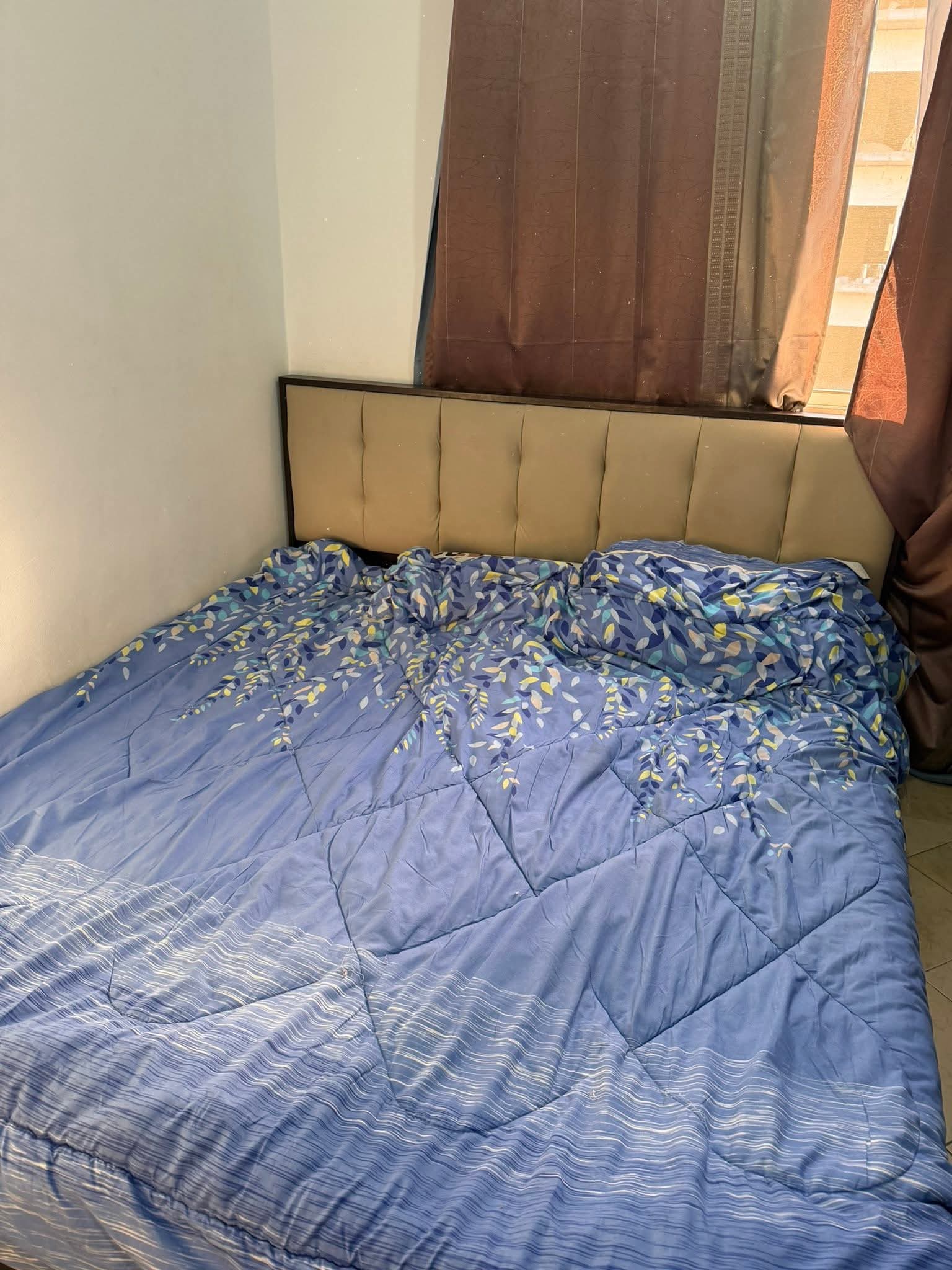 غرفة نوم بحالة جيدة سرير ١٨٠ في ٢٠٠