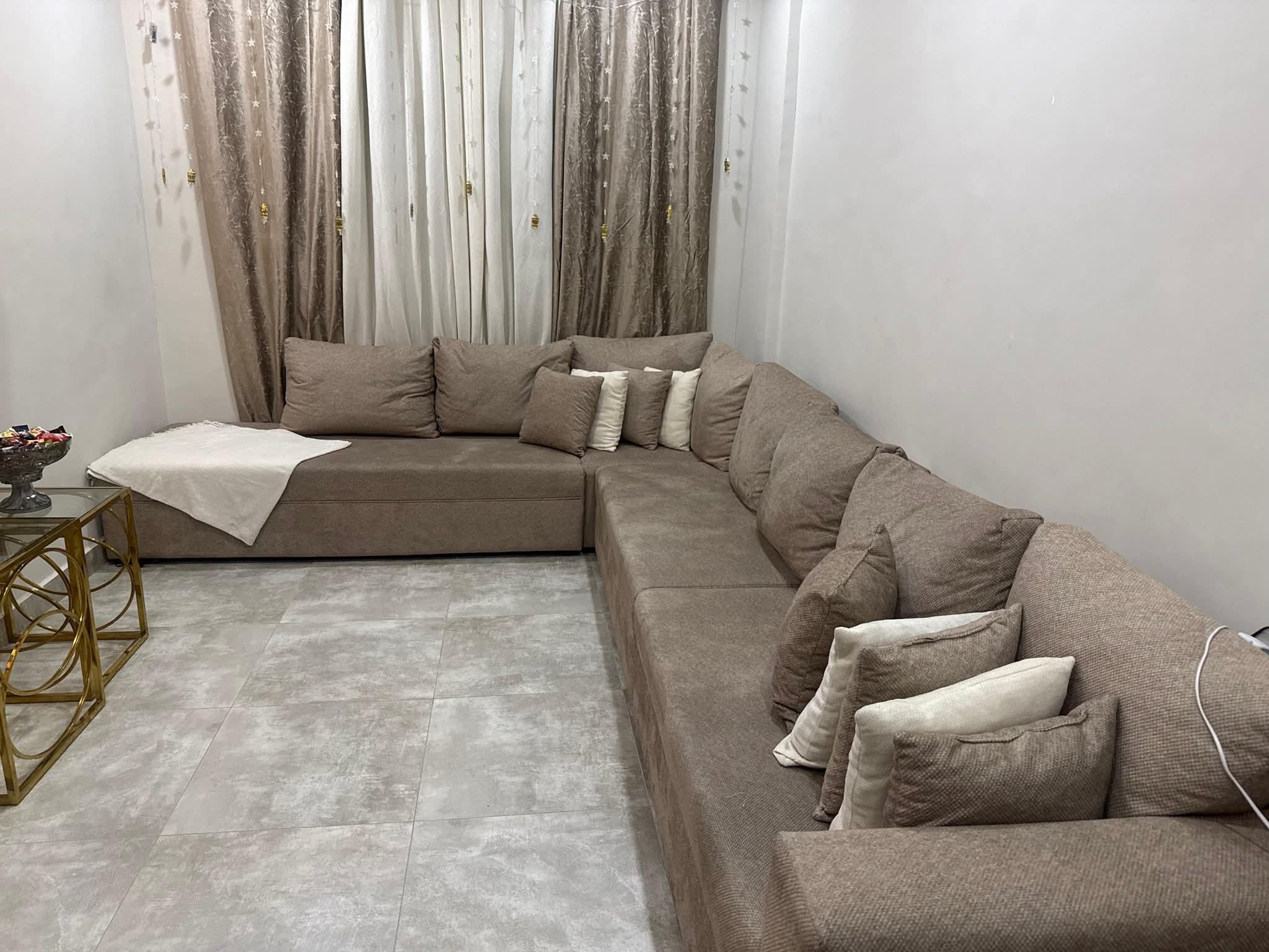 للبيع طقم كنب استعمال ٤ شهور جديد 3*4 - صورة 2