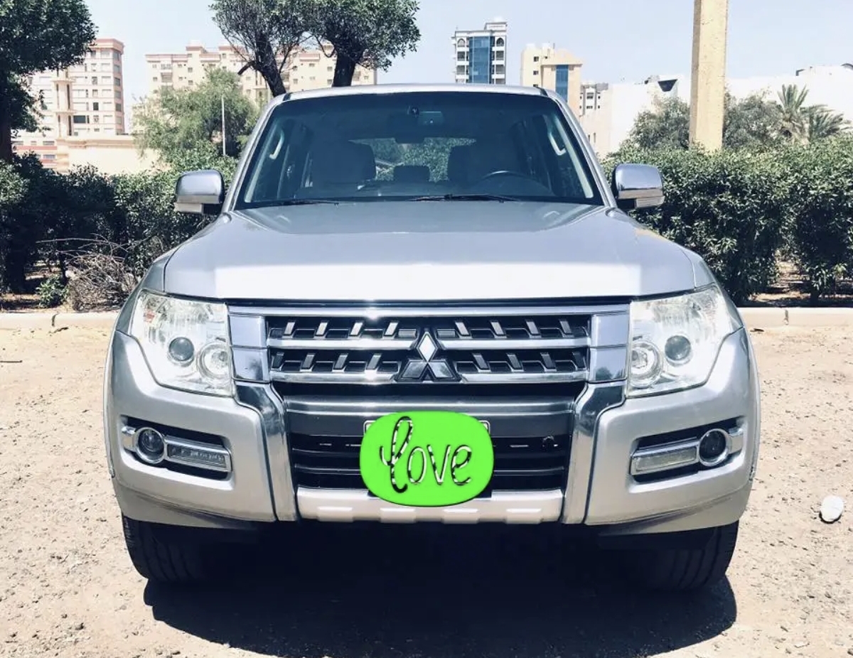 للبيع جيب ميتسوبيشي باجيرو موديل 2019