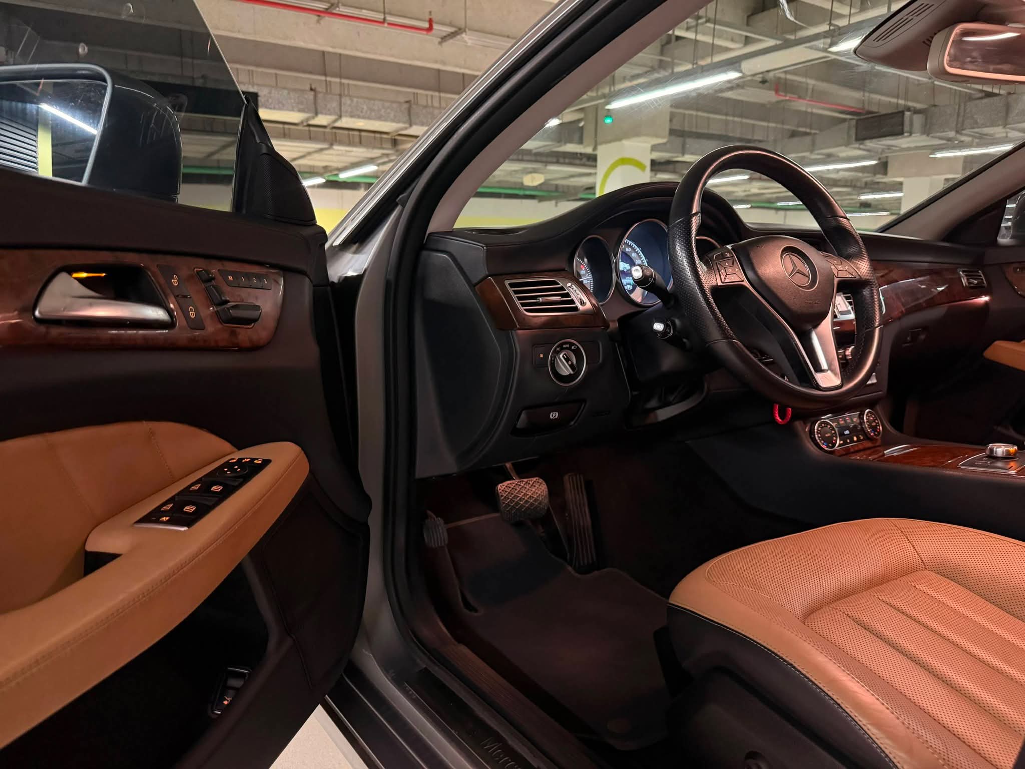 للبيع سياره مرسيدس CLS  350 مديل ٢٠١٣ - صورة 11