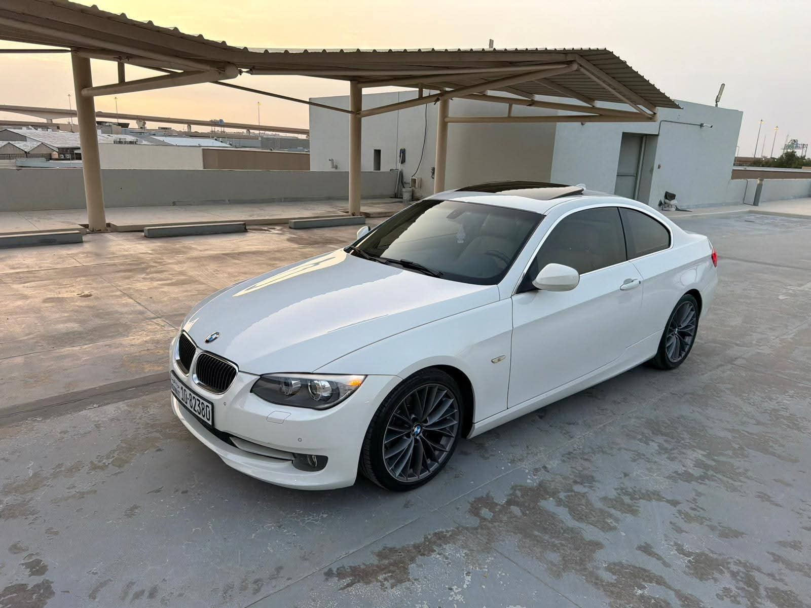 للبيع سياره بي ام دبليو 320i مديل ٢٠١٢ - صورة 5