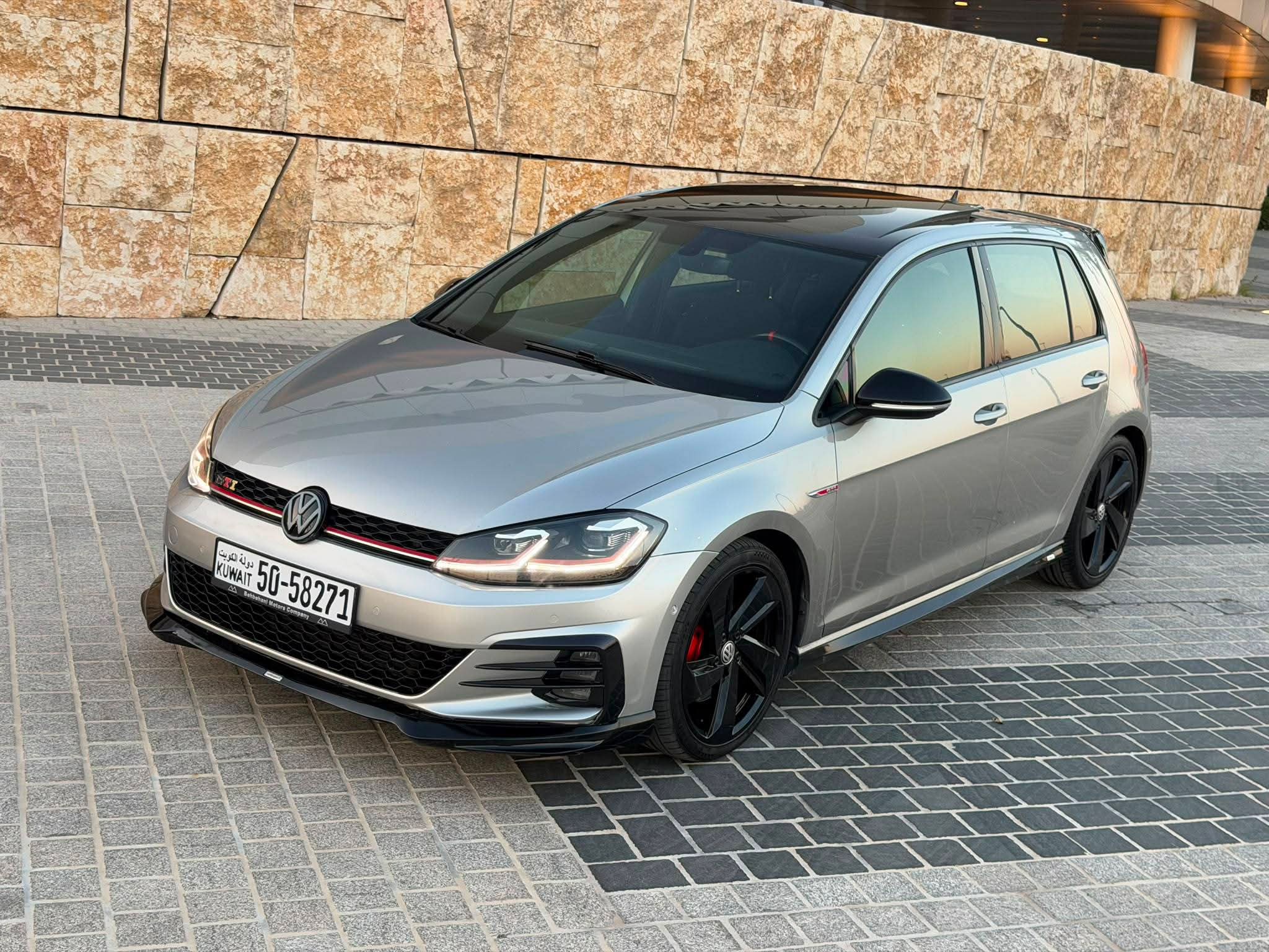 للبيع سياره جولف GTI مديل ٢٠١٨ - صورة 5