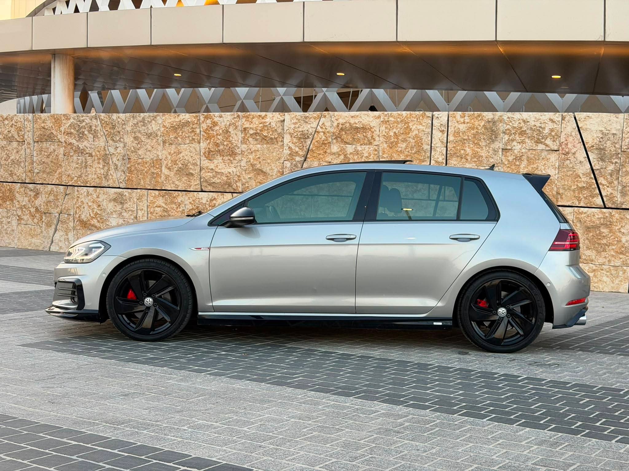 للبيع سياره جولف GTI مديل ٢٠١٨ - صورة 6