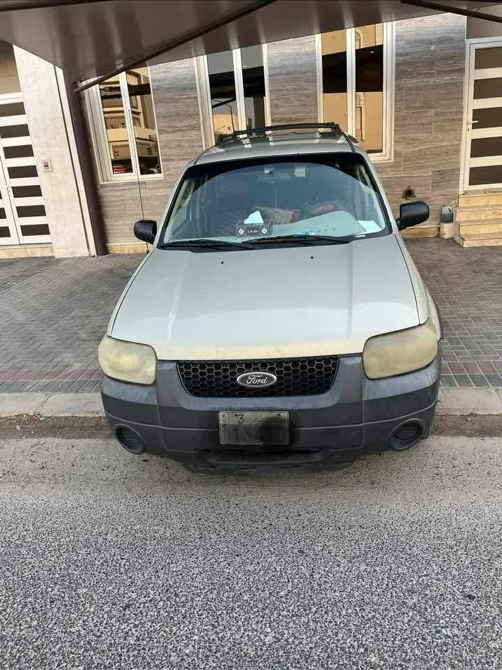 يع سيارة فورد إسكيب موديل ٢٠٠٥ - صورة 1