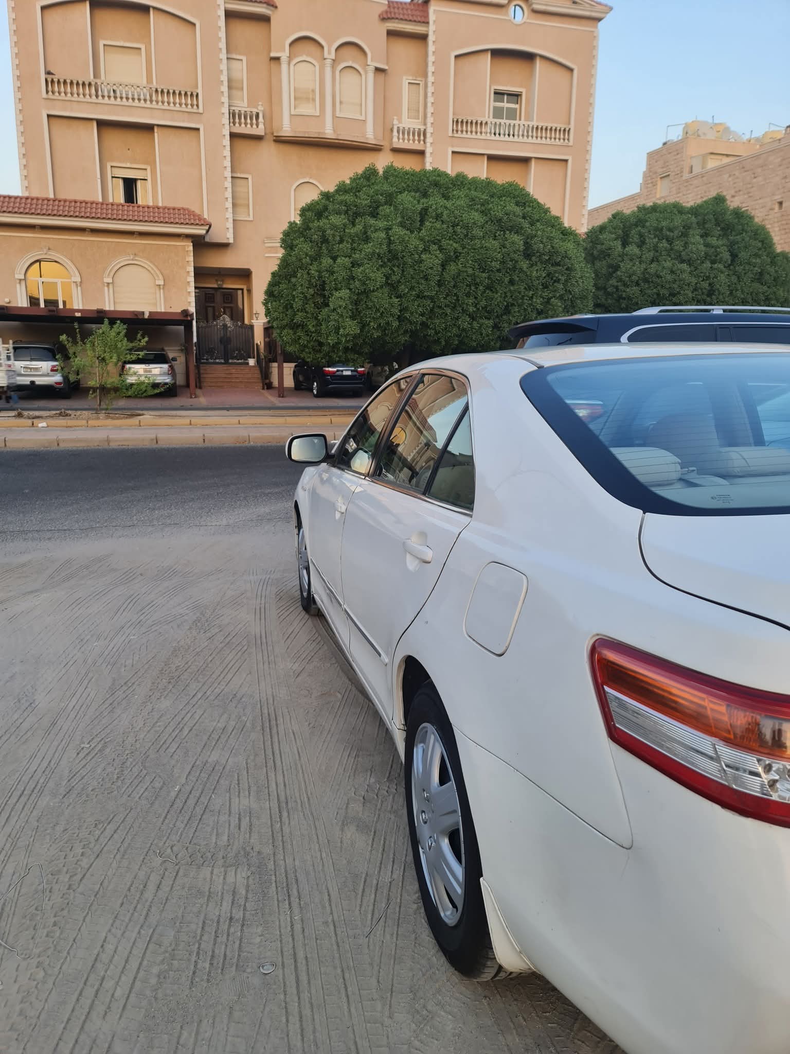 سيارة كامرى 2011 ماشية 228 الف ماكينة وجير وشاسي ومكيف ممتازين